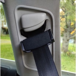 Seat belt clip